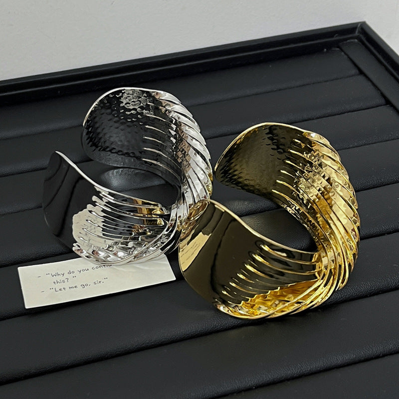 Wholesale metal cross surround opening bracelet retro bracelet